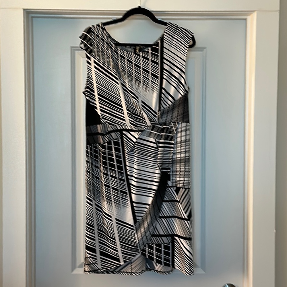 Liz Claiborne sleeveless dress. White and black. Size L